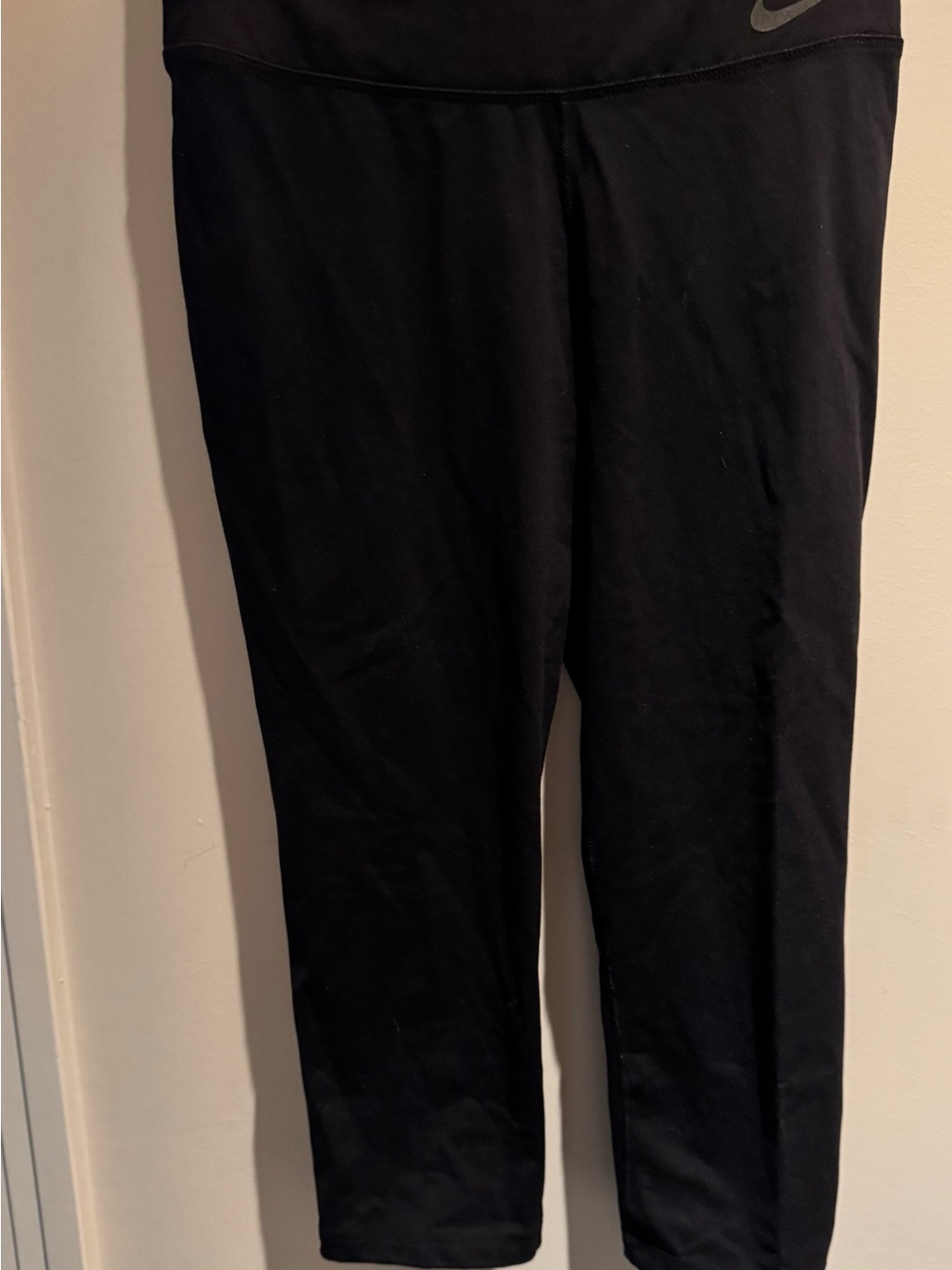 Nike Women’s Black crop leggings-Size small